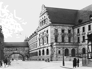 linke Seite eines aufgeschlagenen Buchs von oben mit handschriftlichen Einträgen